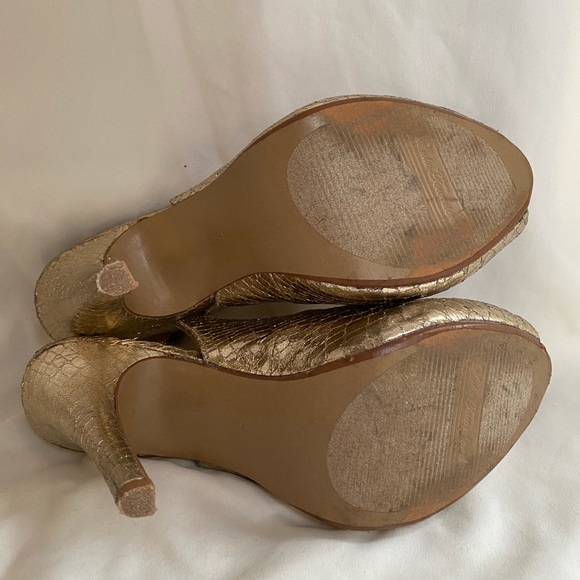 Lulu Townsend Gold Snakeskin Pump - Picture 6 of 6